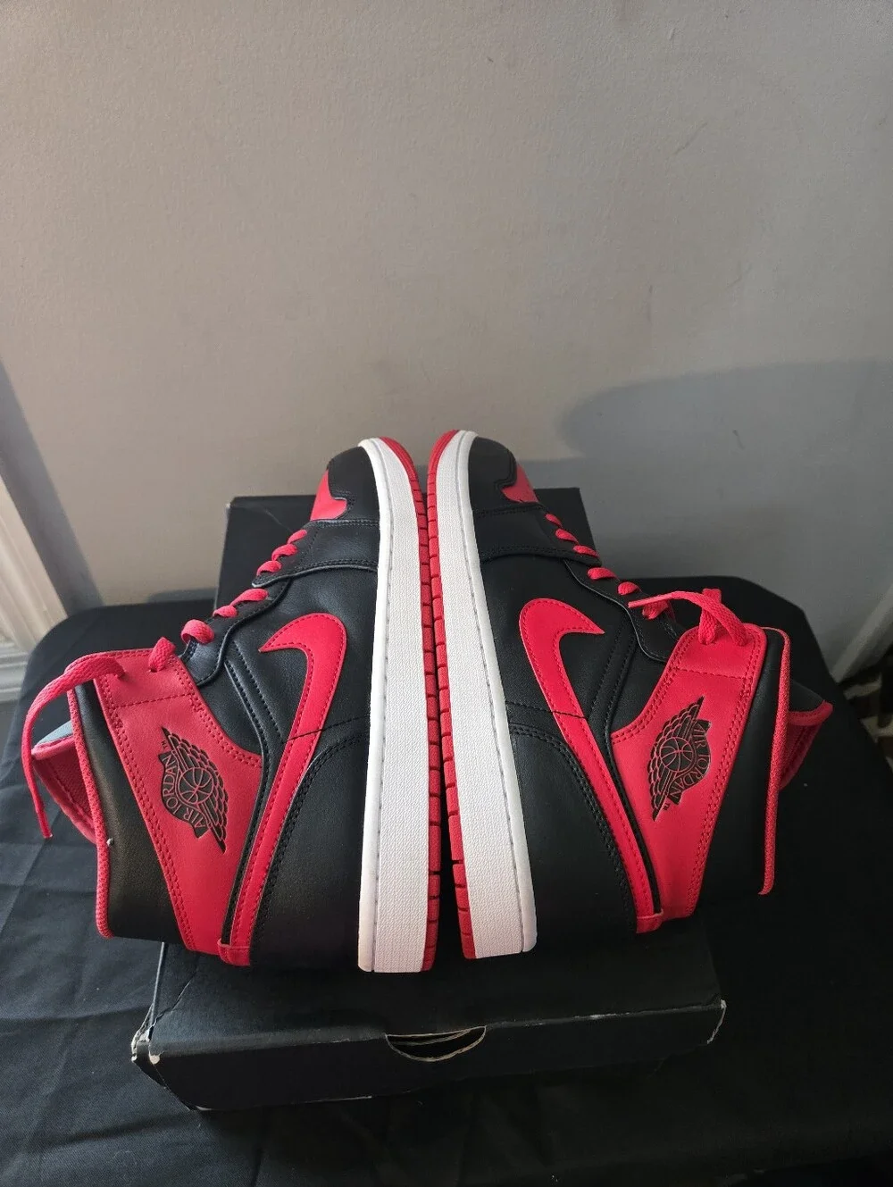 Nike Air Jordan 1 Mid Alternate Bred Black Fire Red Size 11 w/ Box